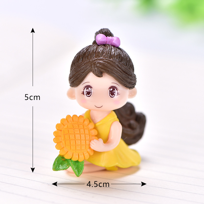 抱着向日葵可爱小女孩/小学生
